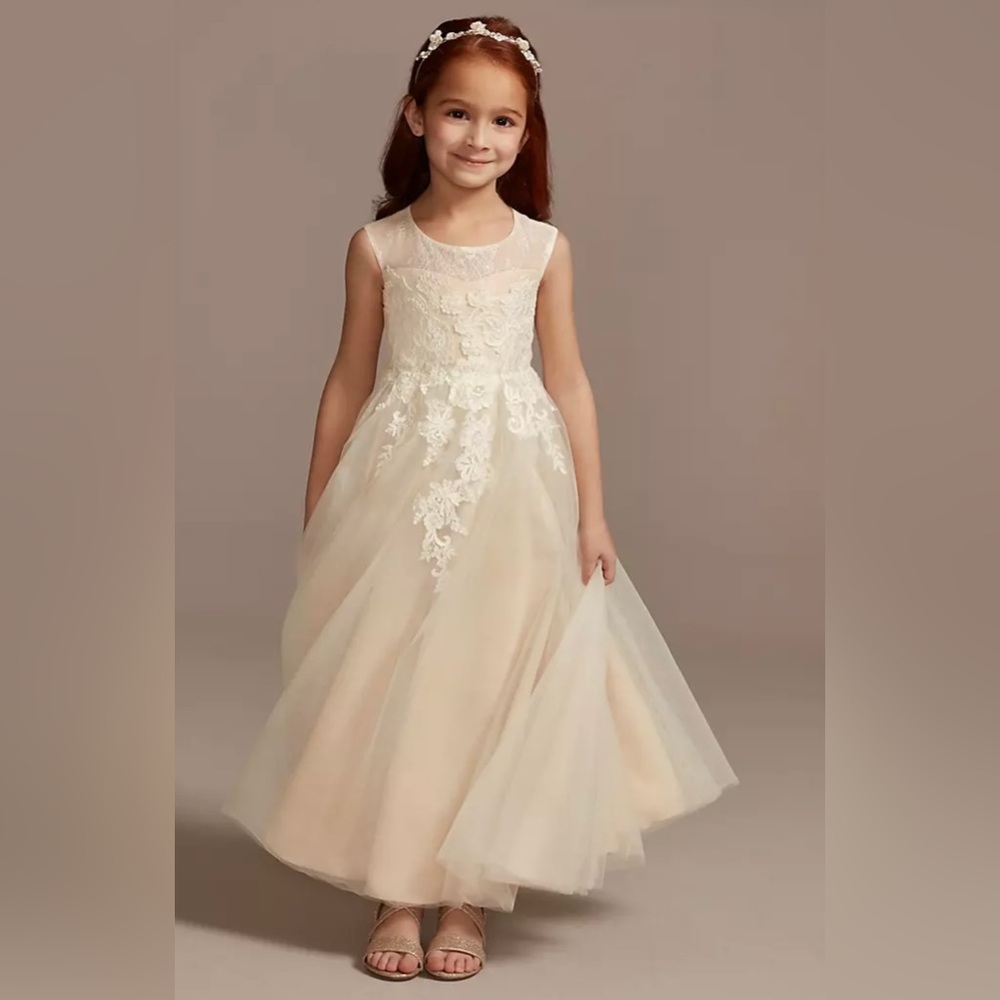 DAVID'S BRIDAL
Illusion and Tulle Flower Girl Dress with Applique
STYLE# WG1411